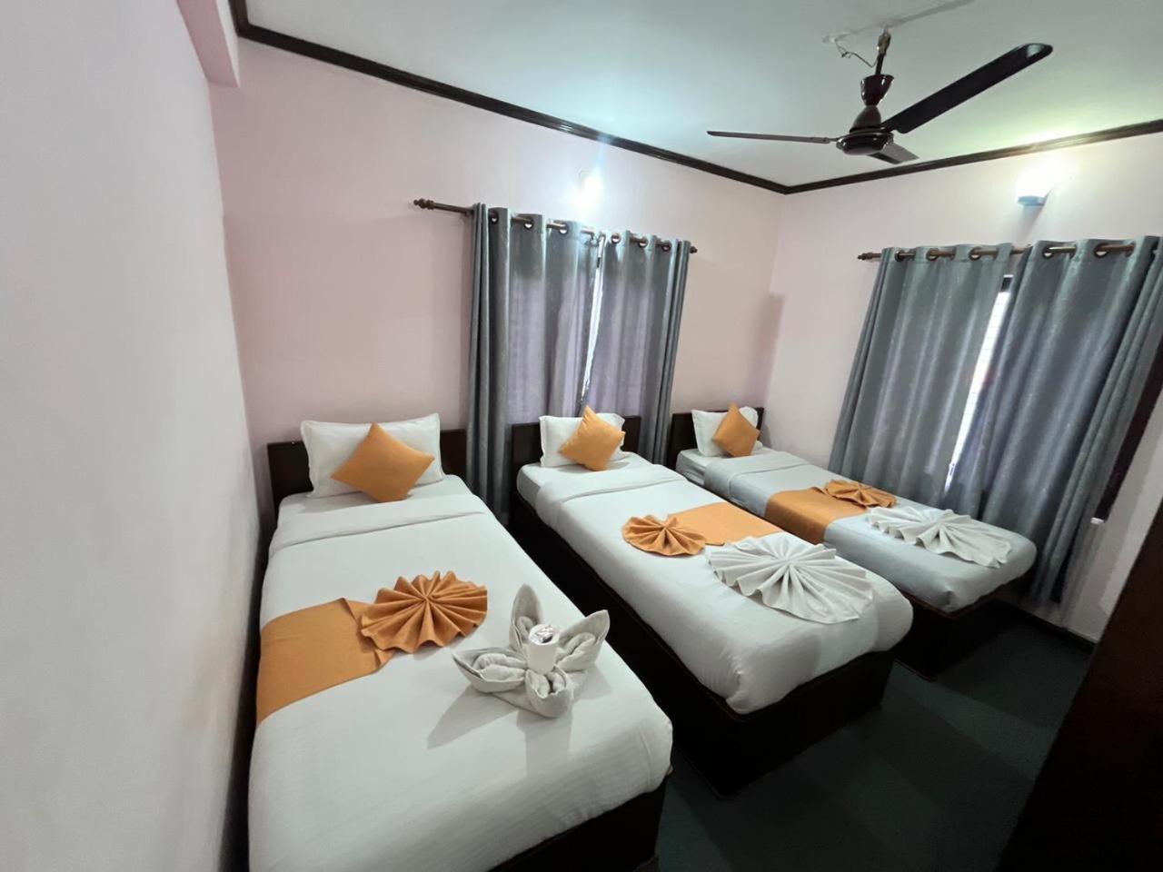 Hotel Travel Inn Pokhara Dış mekan fotoğraf