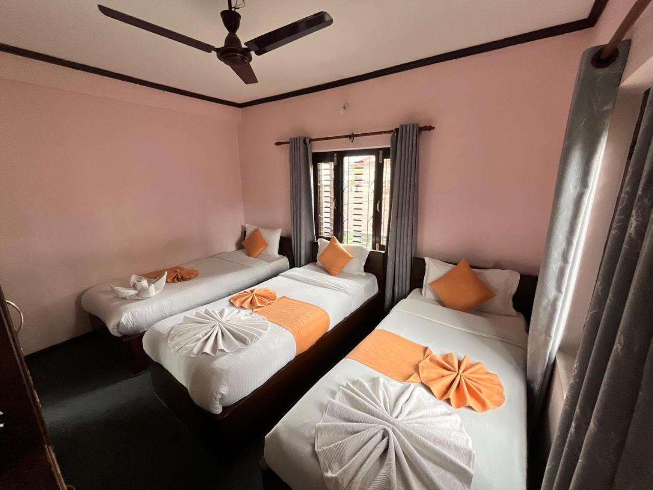 Hotel Travel Inn Pokhara Dış mekan fotoğraf